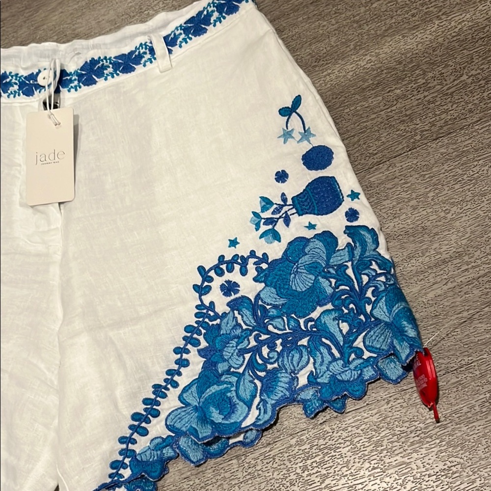 New Johnny Was Tai Linen Jade White and Blue Shorts with Ornate Design - Picture 4 of 16